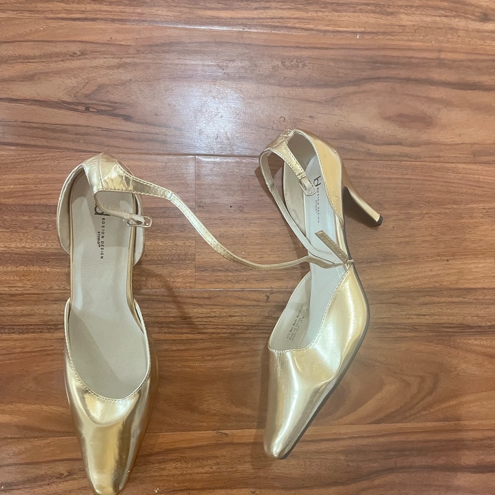 Elegant vintage Gold Women's closed toe Boston design Heels pumps